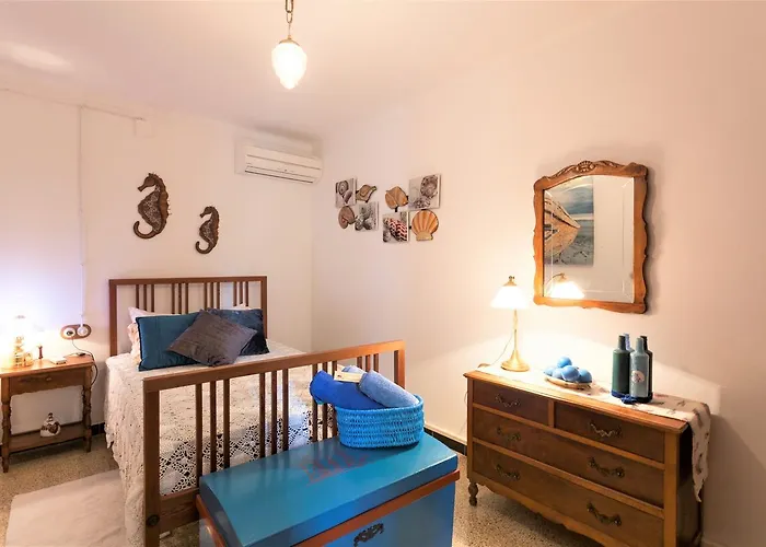 Owl Padrina - Walking To The Old Town *