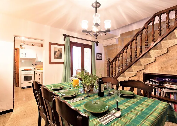 Owl Padrina - Walking To The Old Town * Pollensa