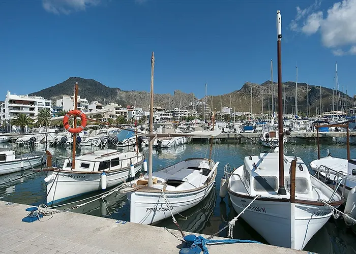 Owl Padrina - Walking To The Old Town *