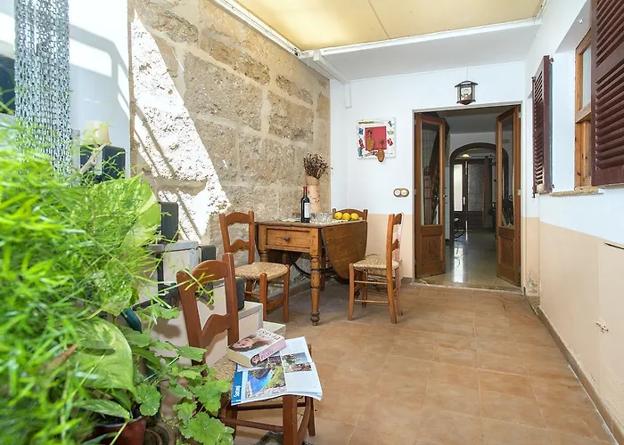 Owl Padrina - Walking To The Old Town *