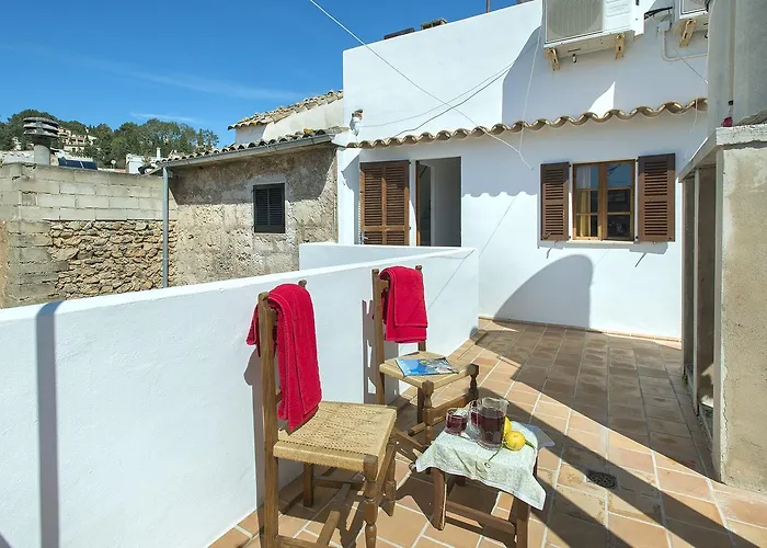 Owl Padrina - Walking To The Old Town