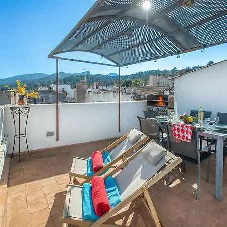 Owl Padrina - Walking To The Old Town