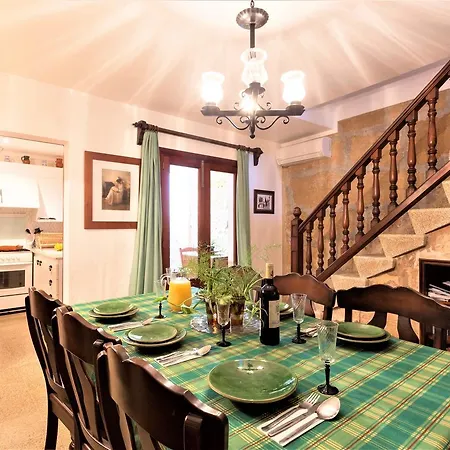 Owl Padrina - Walking To The Old Town * 포엔샤