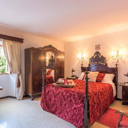 Owl Padrina - Walking To The Old Town * Pollença