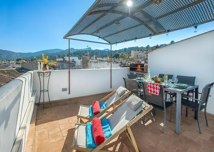 Owl Padrina - Walking To The Old Town